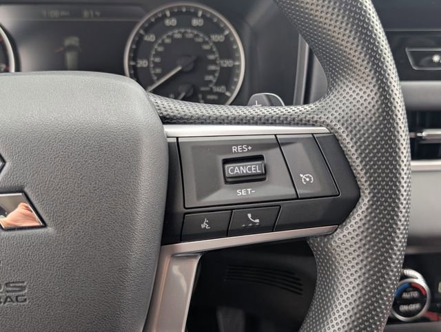New 2026 Mitsubishi Outlander ES FWD image 16