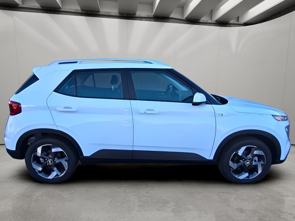 Used 2025 Hyundai Venue SEL image 6