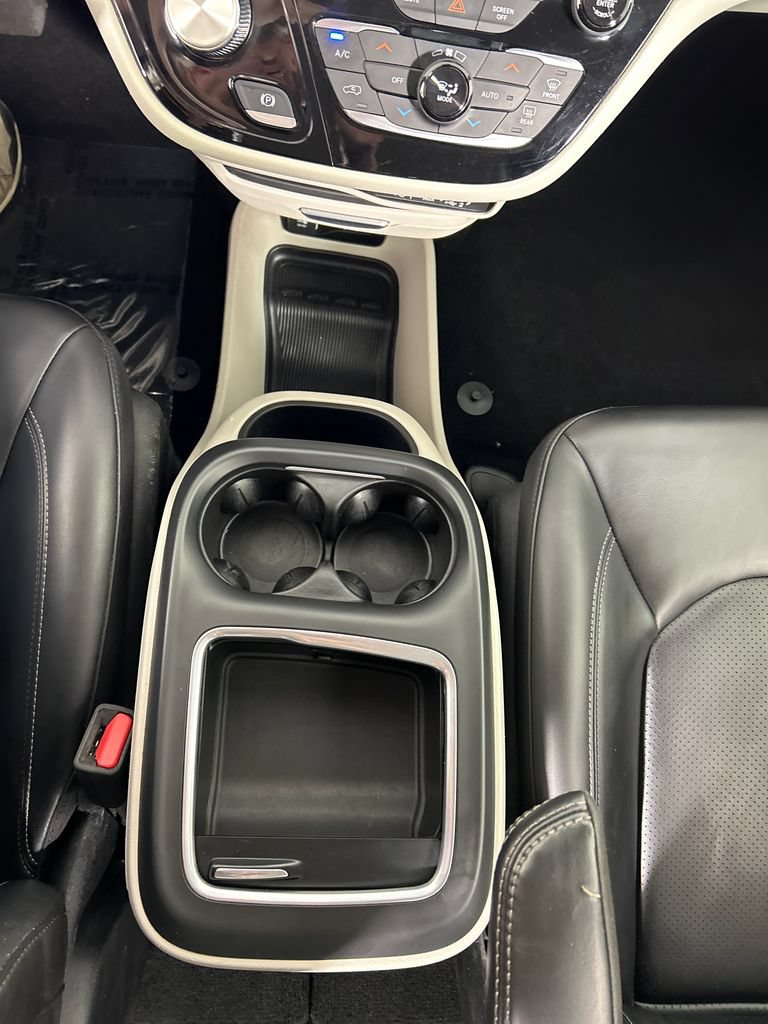 Used 2023 Chrysler Pacifica Touring-L FWD image 15