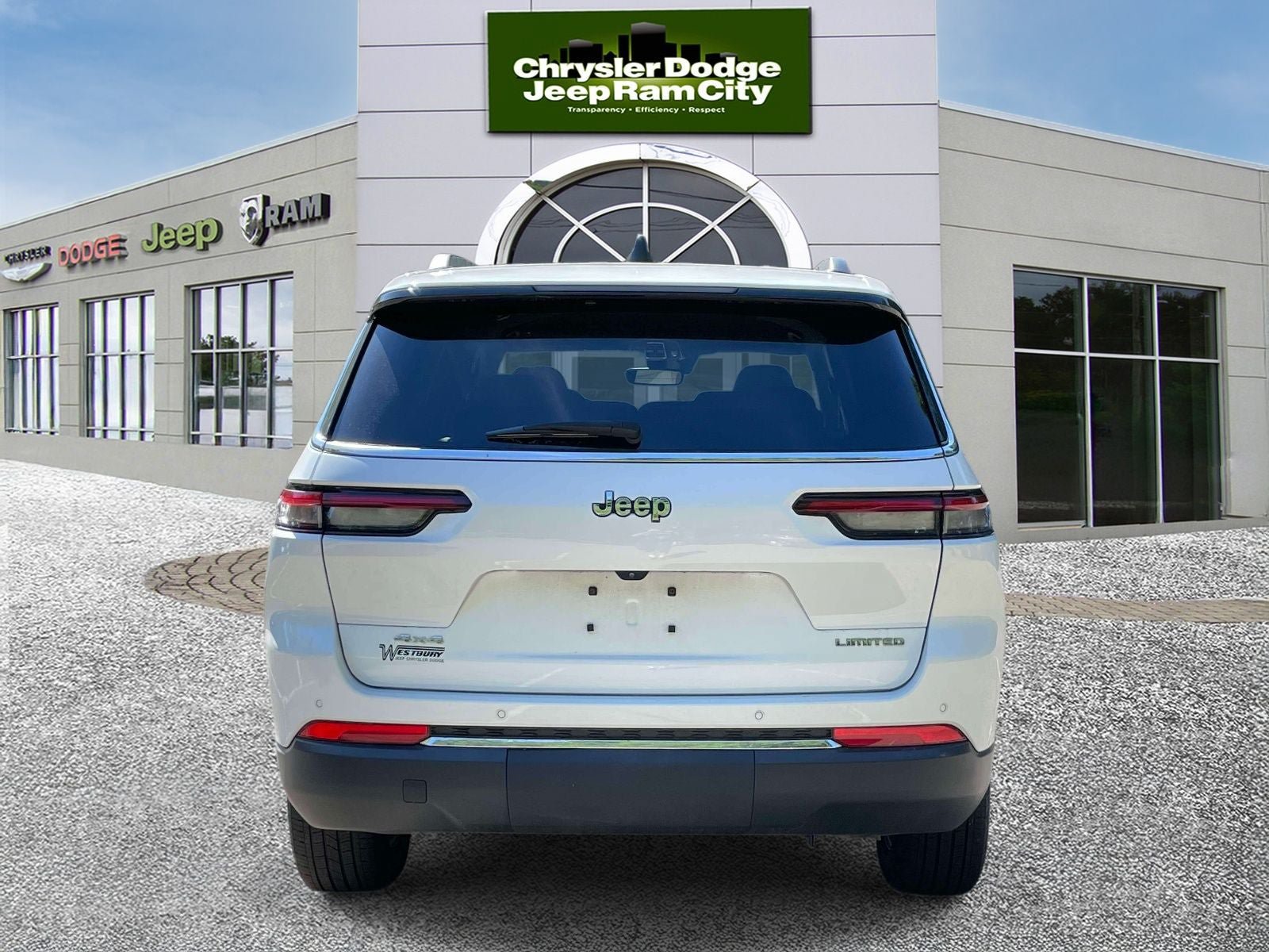 Used 2023 Jeep Grand Cherokee L Limited AWD/4WD image 7