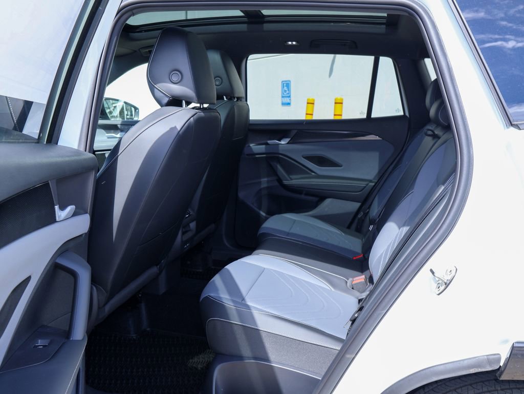New 2026 Volkswagen Tiguan SE R-Line FWD image 16