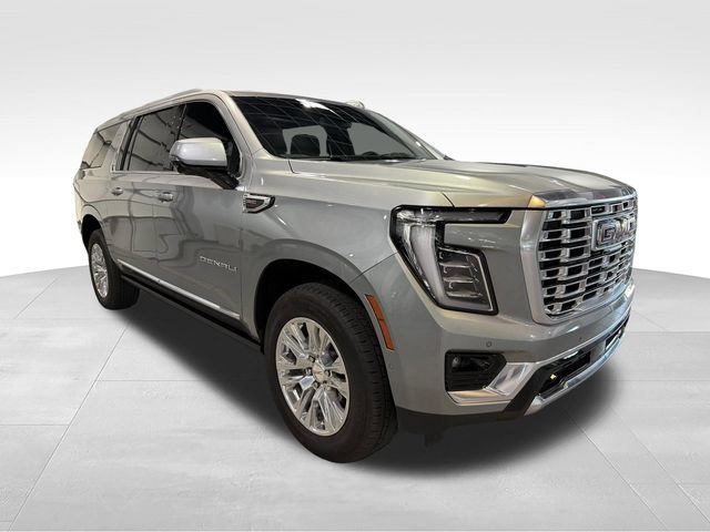 Used 2025 GMC Yukon XL Denali w/ Sun & Power Step Package AWD/4WD image 3