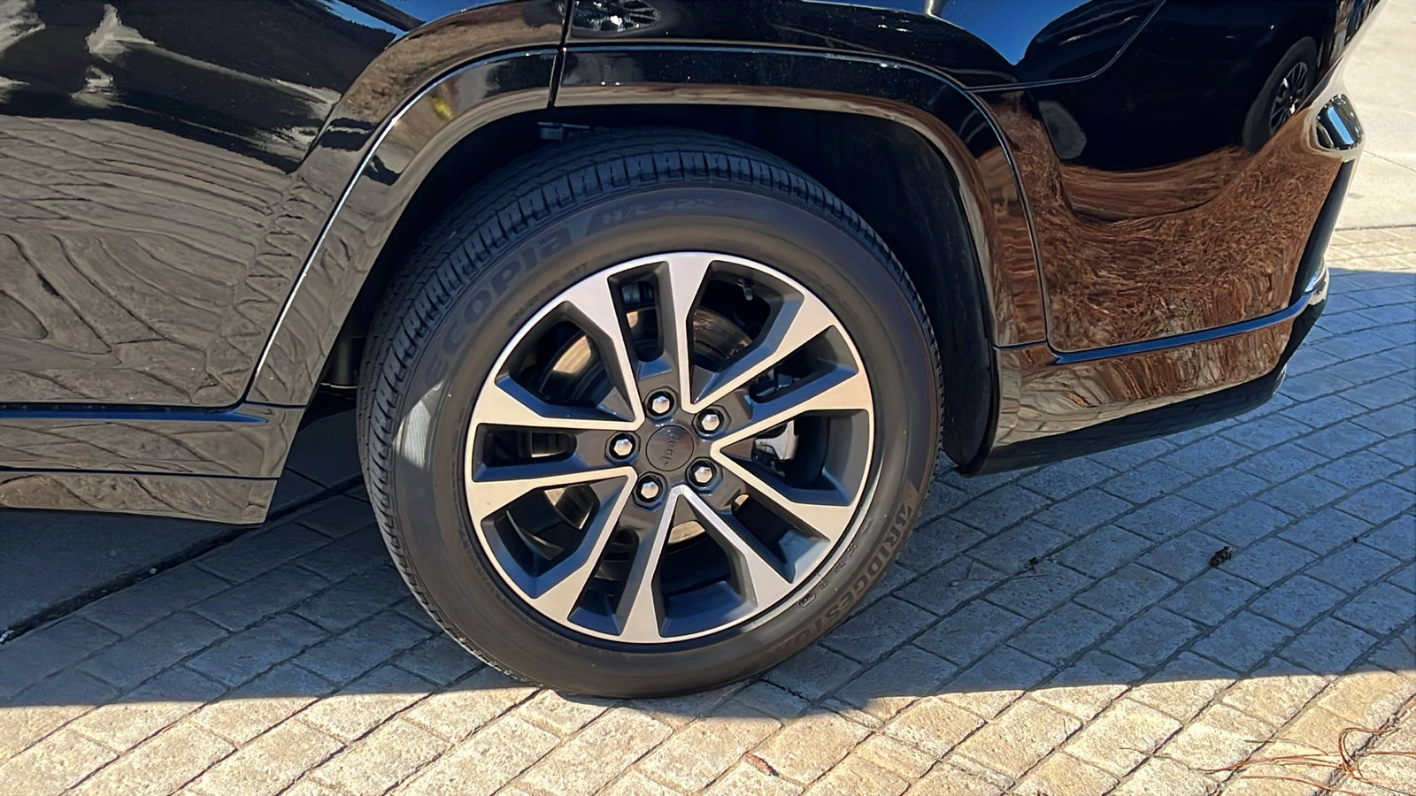 Used 2024 Jeep Grand Cherokee L Overland w/ Advanced Protech Group III image 12