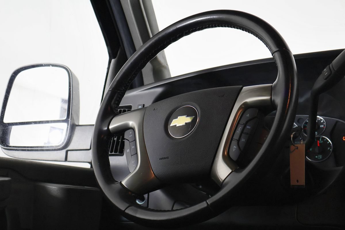 Used 2018 Chevrolet Express 2500 w/ Driver Convenience Package RWD image 31