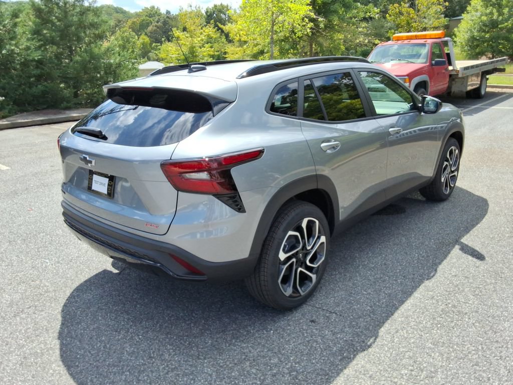 New 2026 Chevrolet Trax RS w/ Sunroof Package FWD image 5