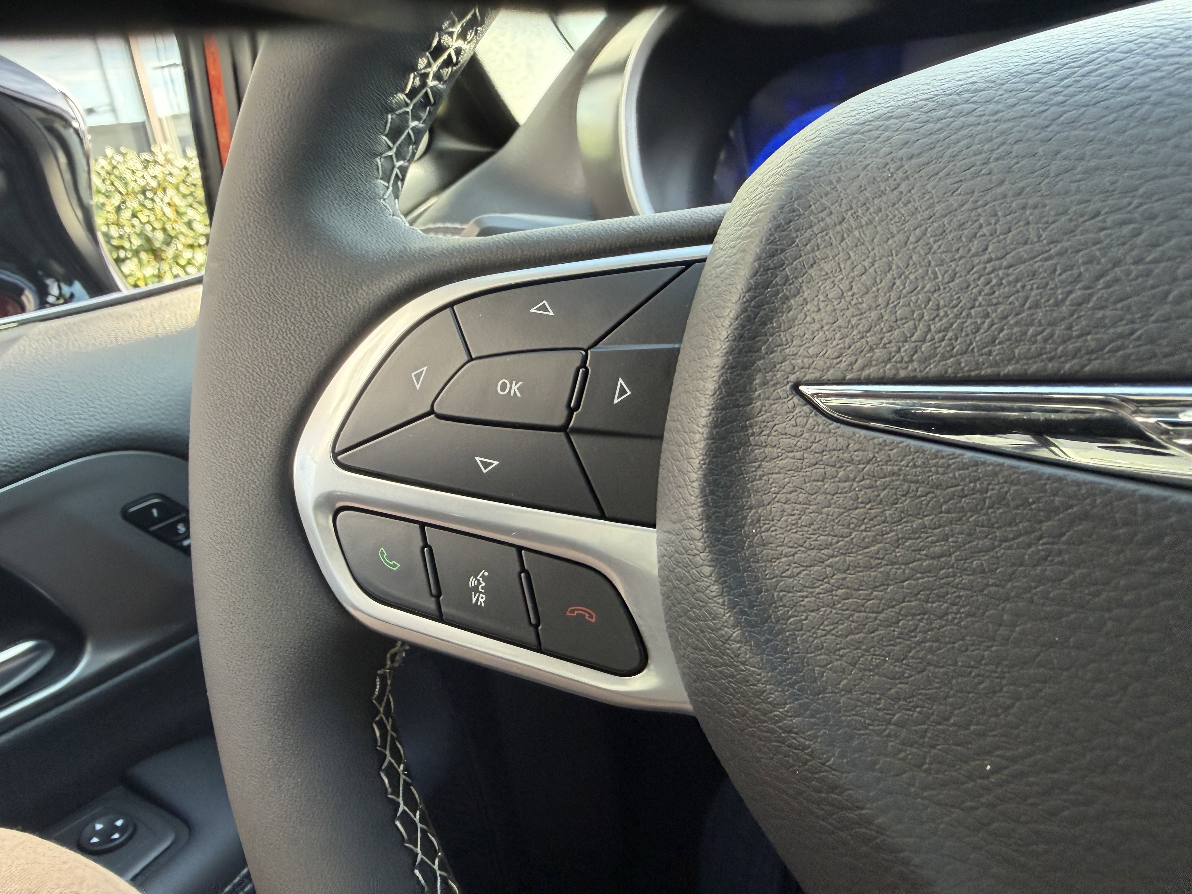 Used 2026 Chrysler Pacifica Select image 35