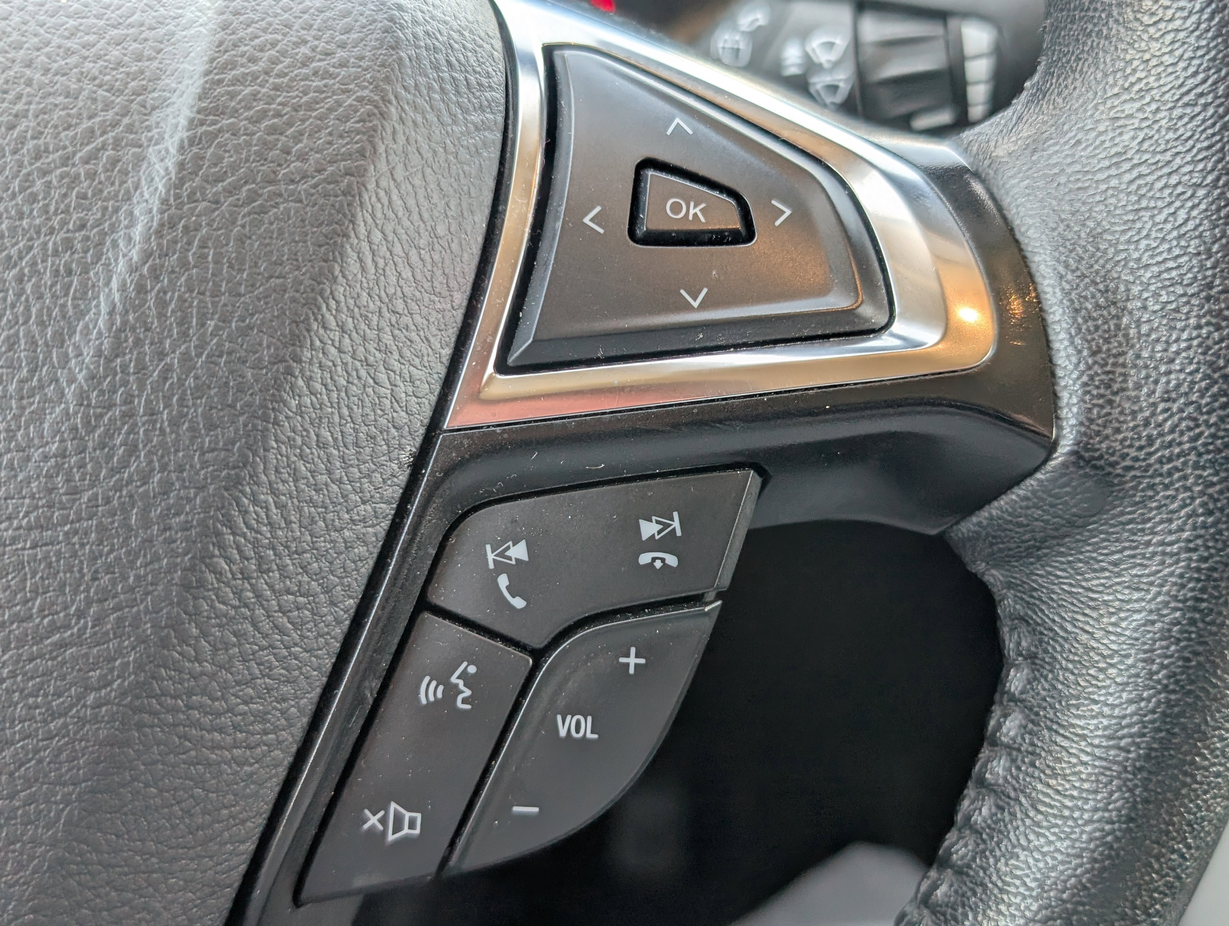 Used 2024 Ford Edge SEL AWD/4WD image 24