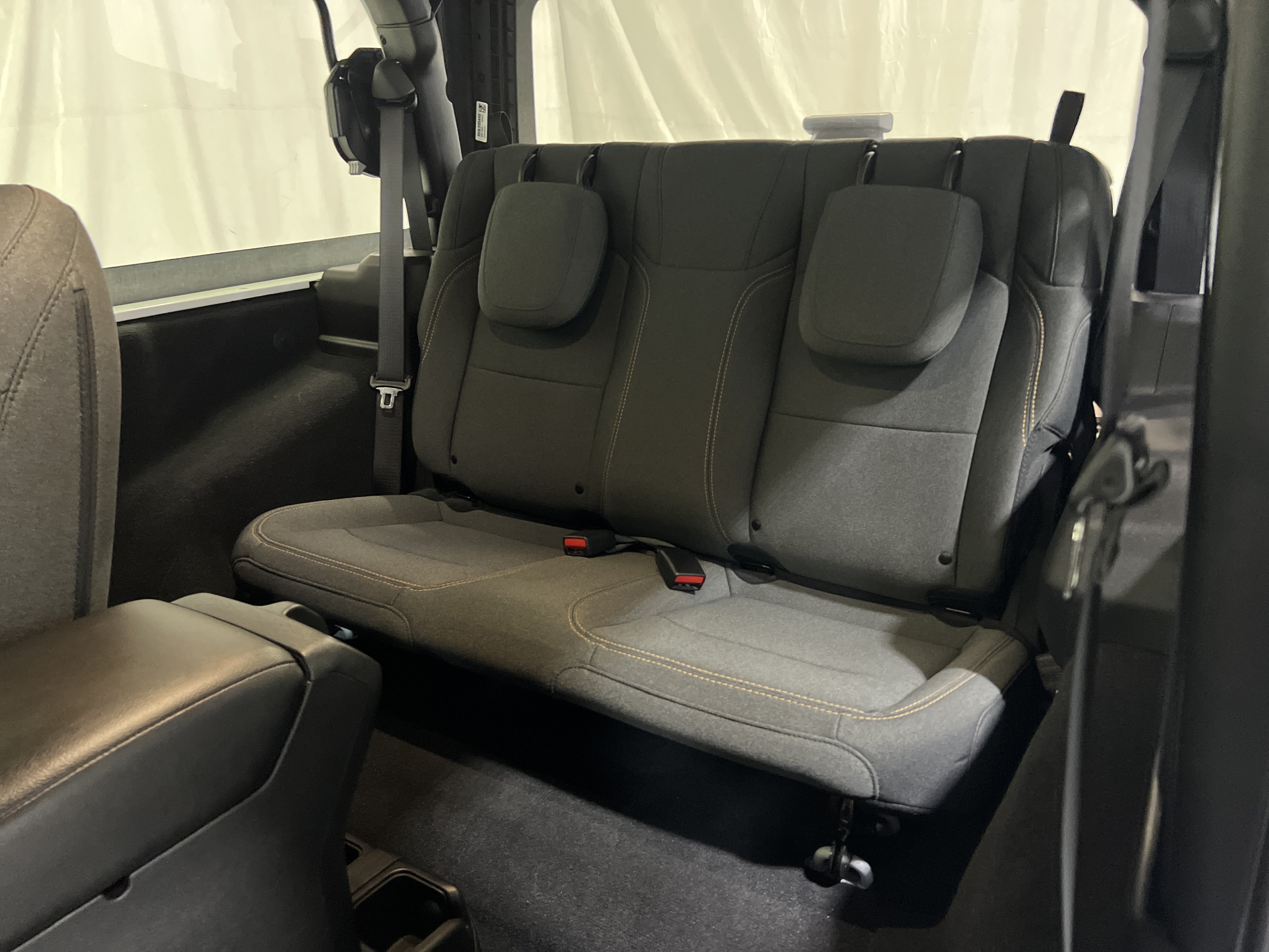 Used 2025 Jeep Wrangler Sport AWD/4WD image 16