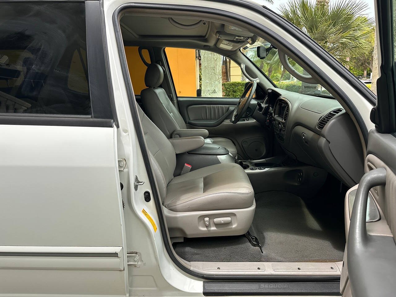 Used 2007 Toyota Sequoia Limited RWD image 23