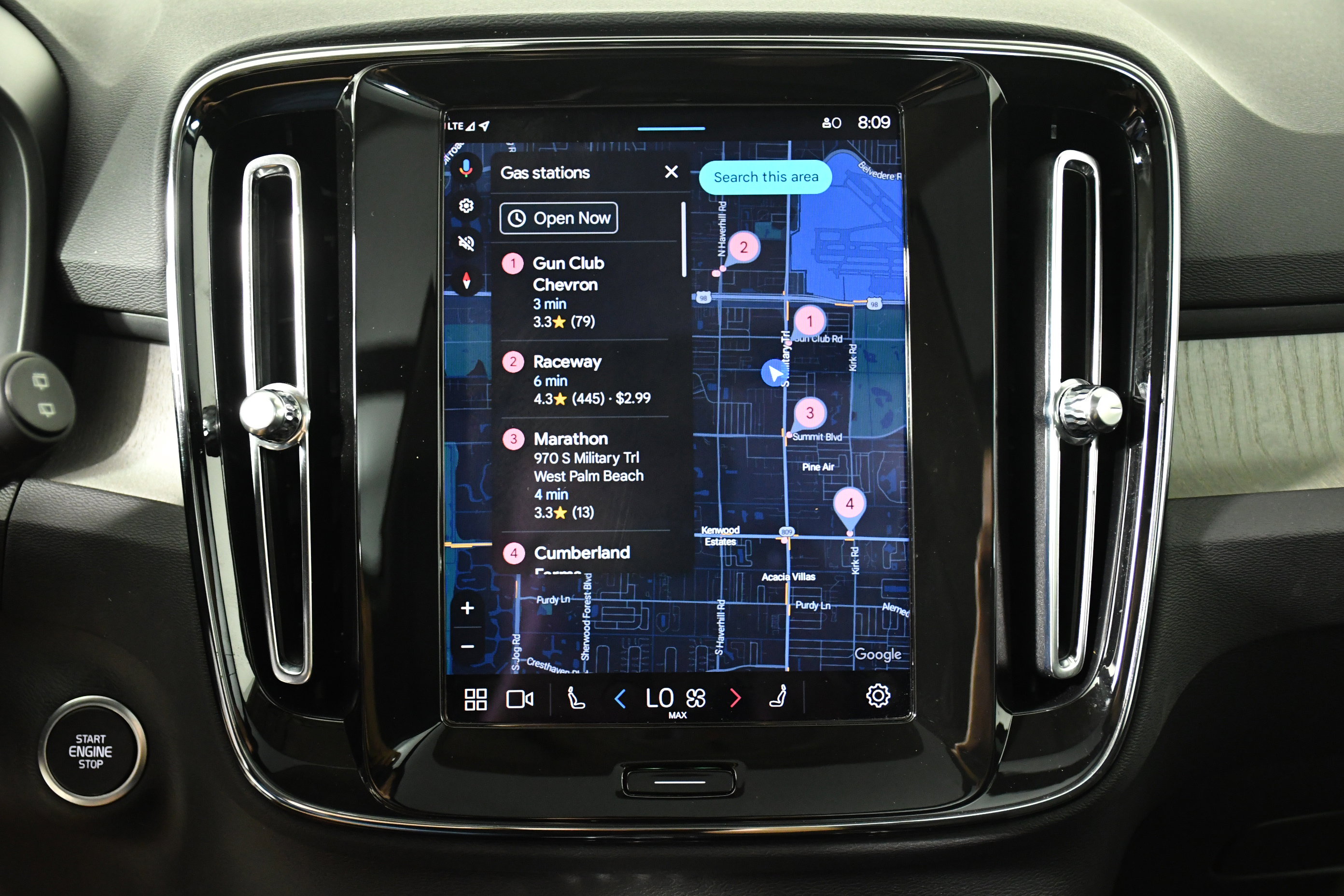 Used 2025 Volvo XC40 B5 Plus image 17