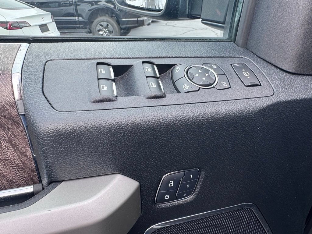 Used 2018 Ford F250 Lariat w/ Lariat Ultimate Package AWD/4WD image 25