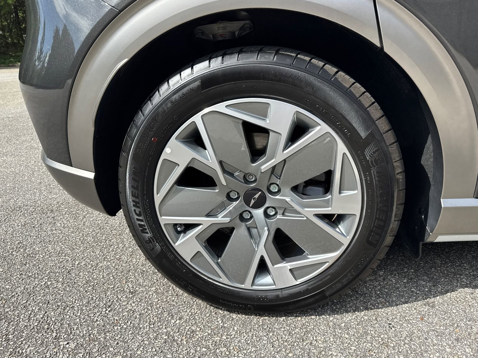 Used 2025 Genesis GV60 RWD image 17