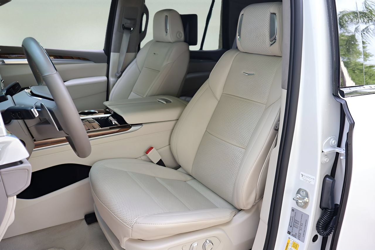 Certified 2025 Cadillac Escalade Sport Platinum AWD/4WD image 11