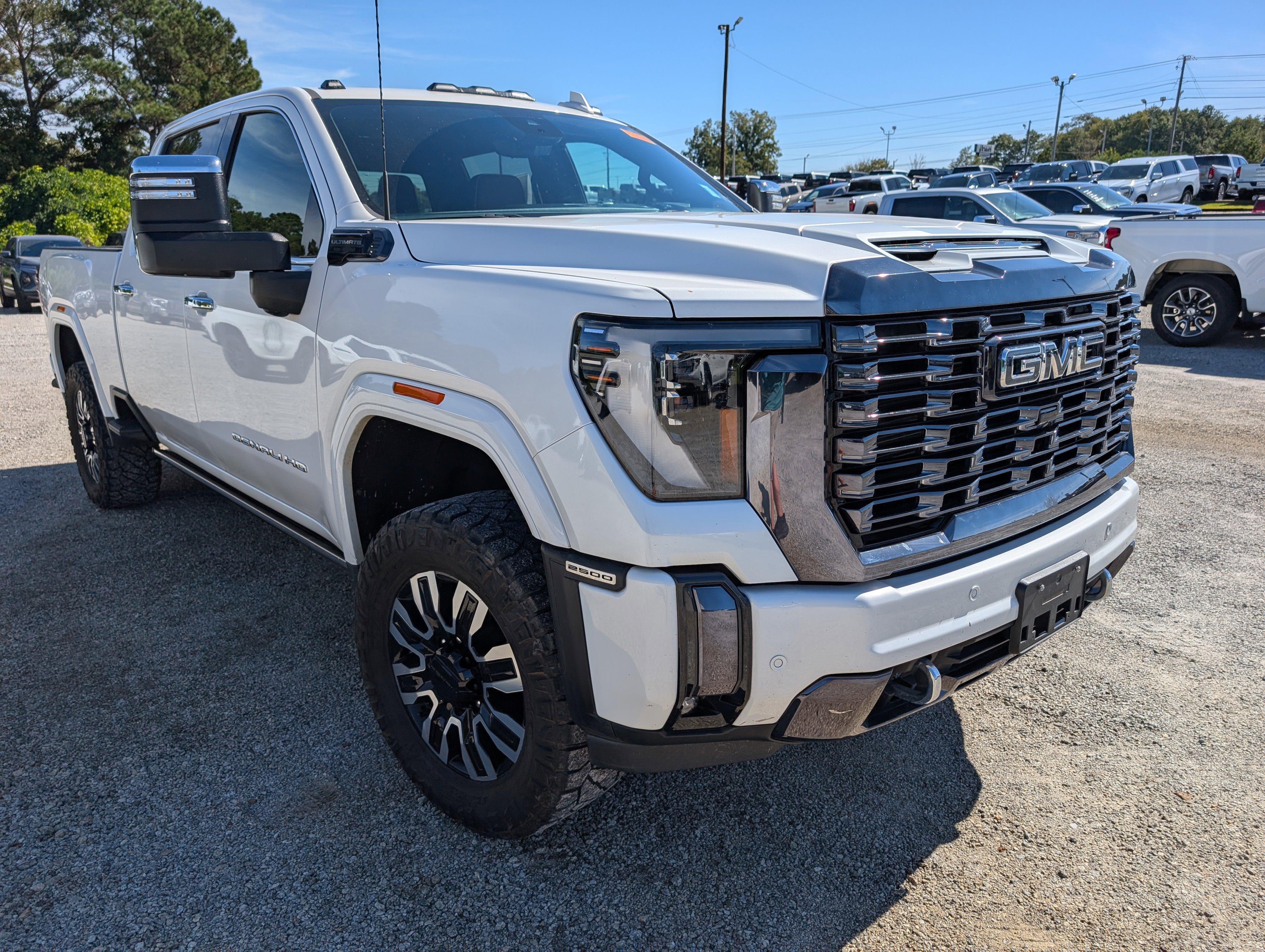 Used 2024 GMC Sierra 2500 Denali Ultimate image 2