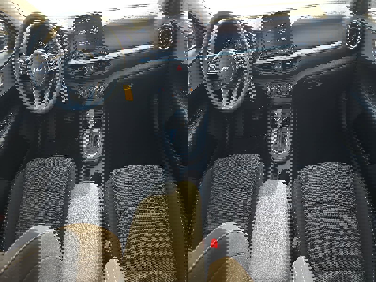 Used 2023 Kia Forte LXS image 9