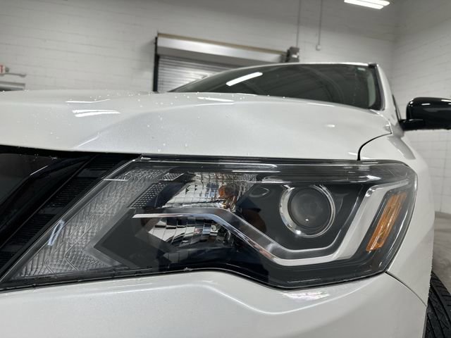 Used 2018 Nissan Pathfinder SL w/ Midnight Edition Package FWD image 11
