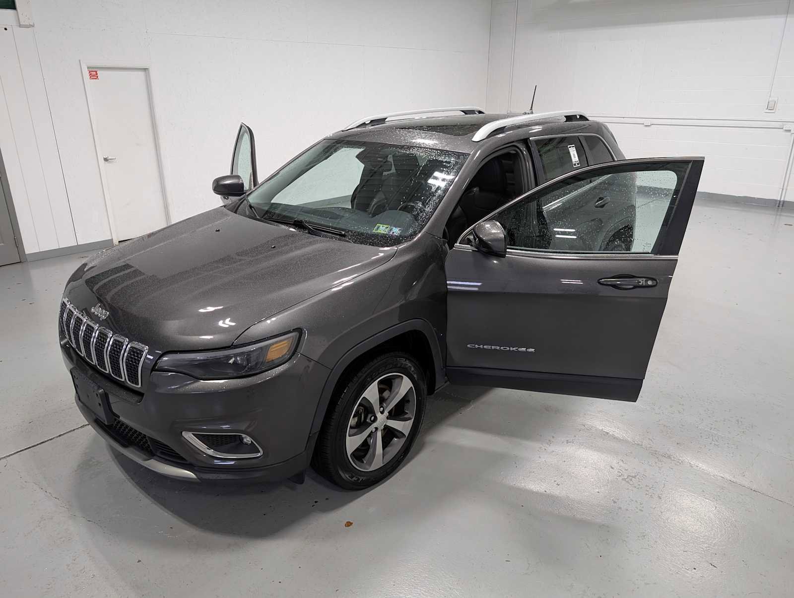 Used 2019 Jeep Cherokee Limited image 15