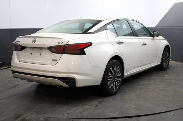 Used 2024 Nissan Altima 2.5 SV image 4