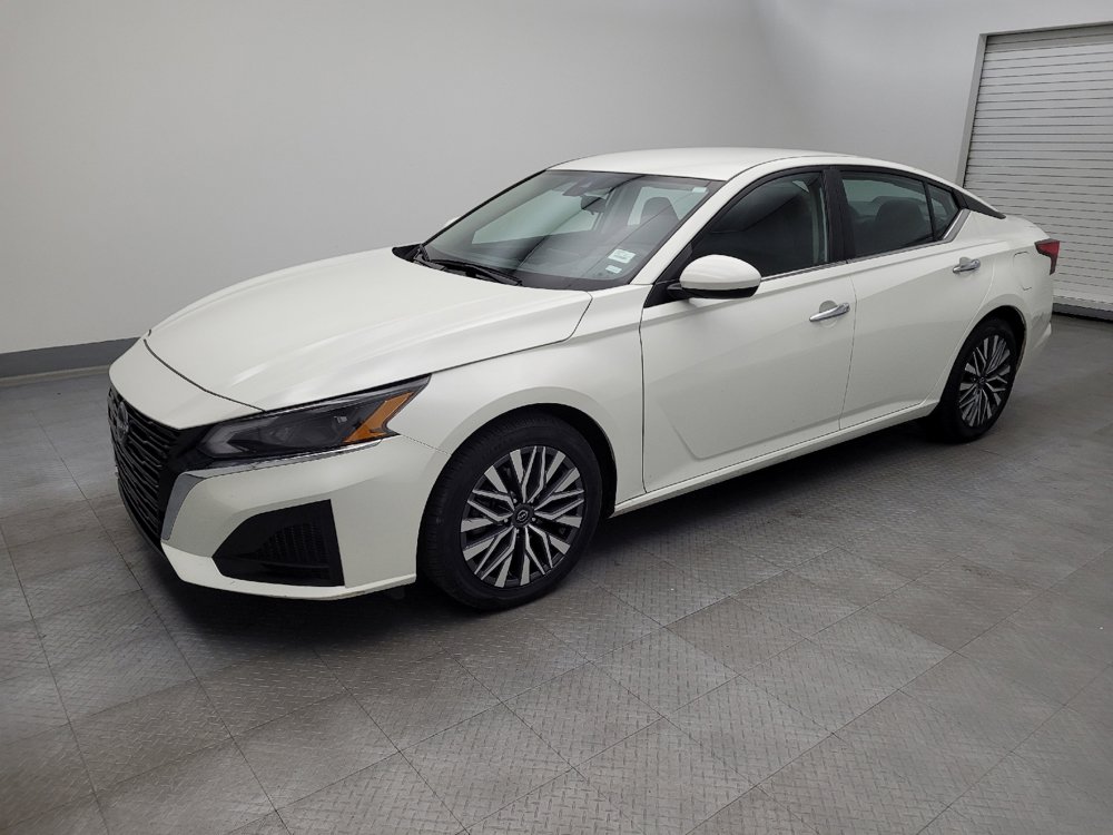 Used 2023 Nissan Altima 2.5 SV image 2