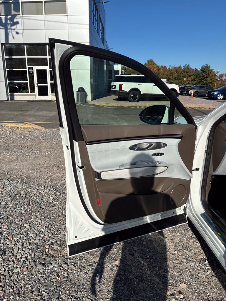 New 2027 Genesis GV70 2.5T Advanced AWD/4WD image 24