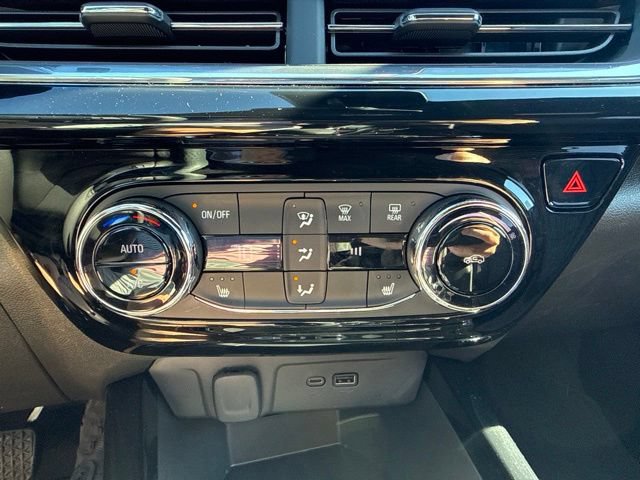 Used 2025 Chevrolet Trax RS w/ Driver Confidence Package FWD image 19
