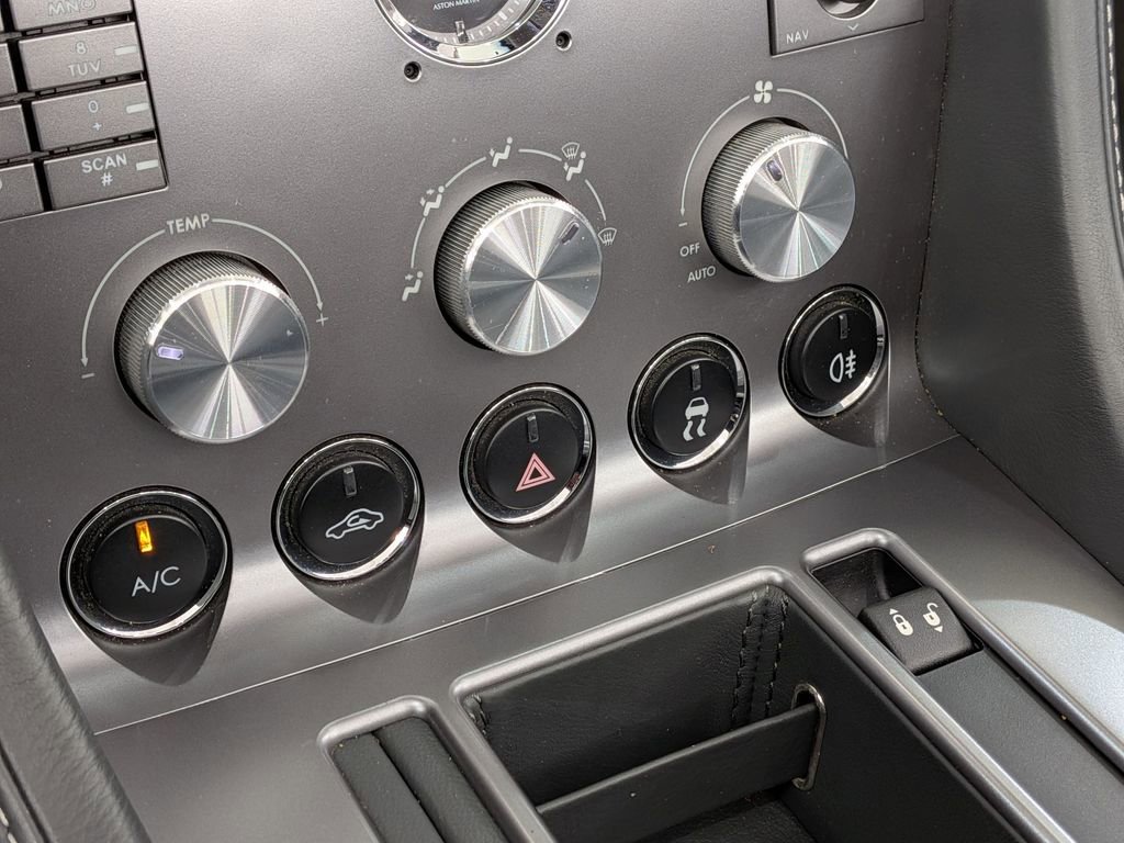 Used 2008 Aston Martin DB9 Volante image 29