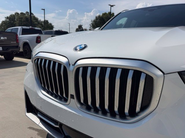 Certified 2024 BMW X5 xDrive40i w/ Parking Assistance Package AWD/4WD image 2