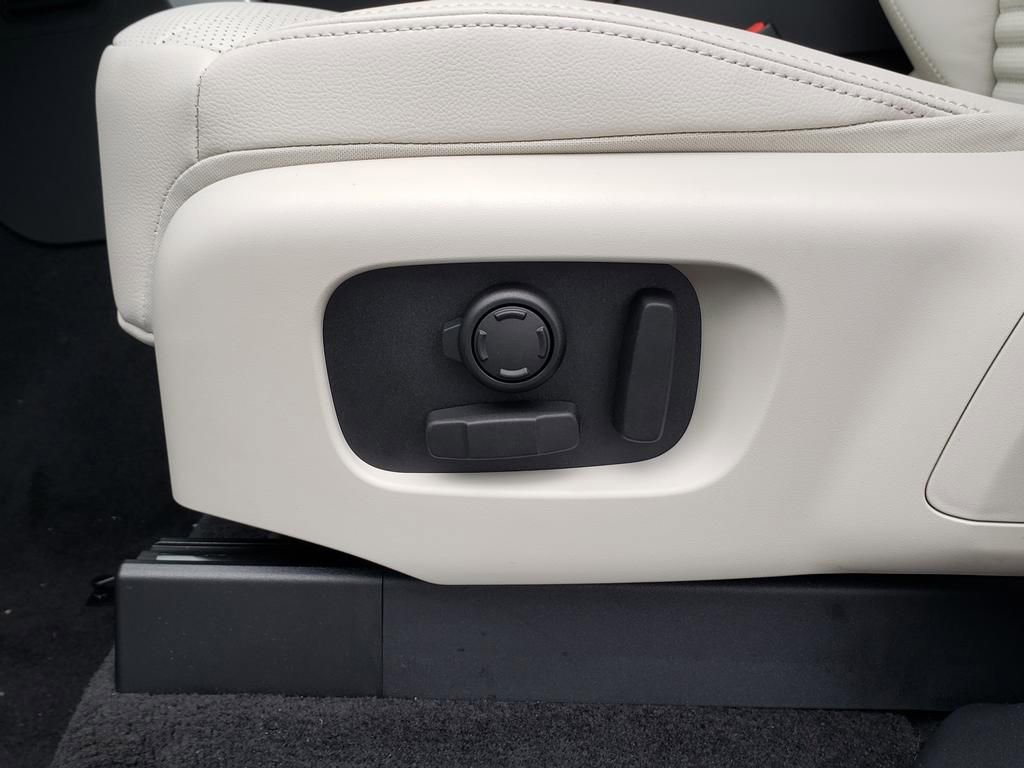 New 2026 Land Rover Discovery Limited Edition image 26