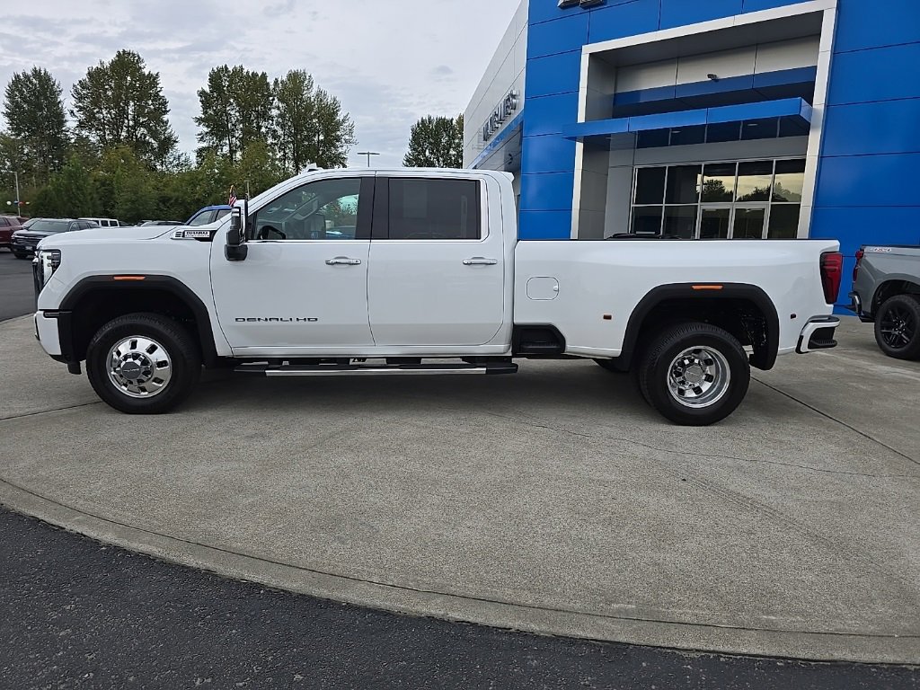 Used 2025 GMC Sierra 3500 Denali image 2