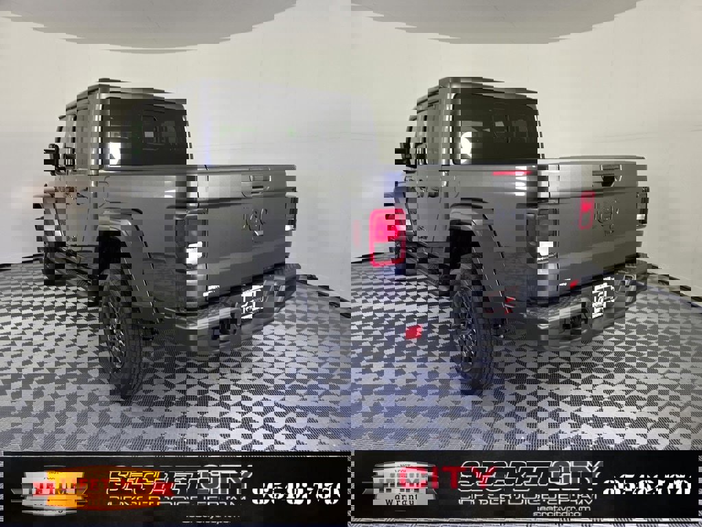 New 2025 Jeep Gladiator Sport image 5