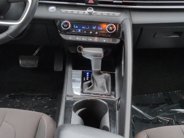 Used 2025 Hyundai Elantra SEL FWD image 17