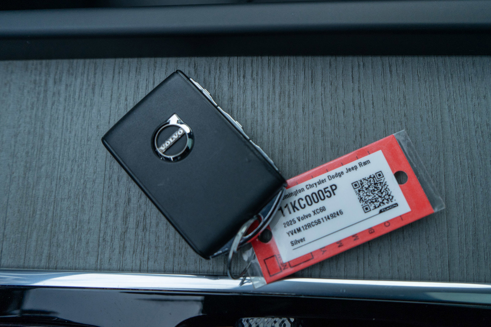 Used 2025 Volvo XC60 B5 Plus image 30