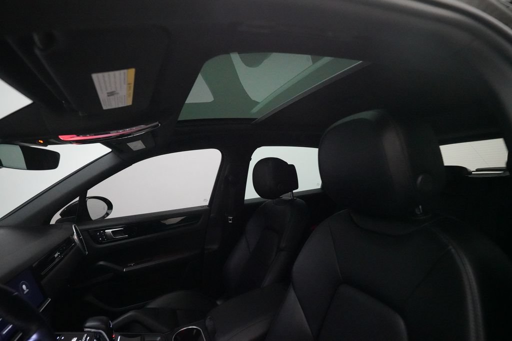 Certified 2022 Porsche Cayenne AWD/4WD image 15