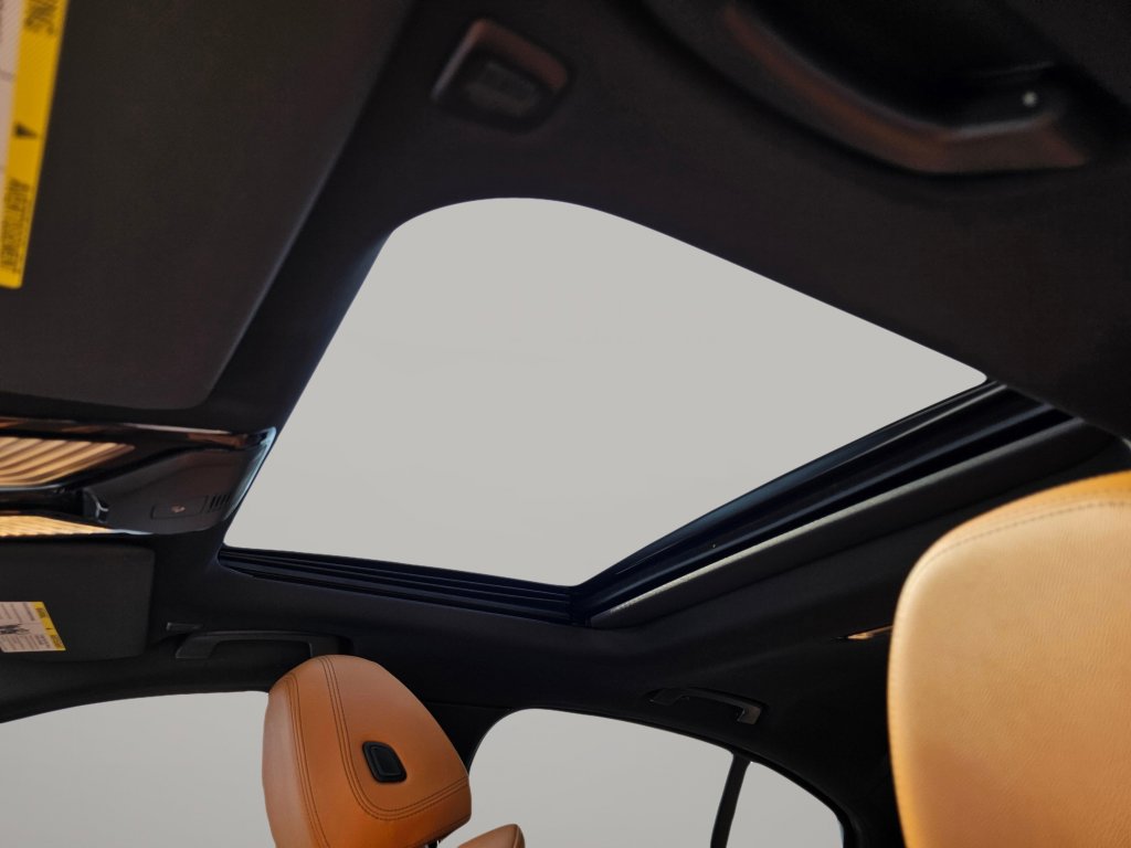 Used 2022 BMW 330i xDrive Sedan image 5