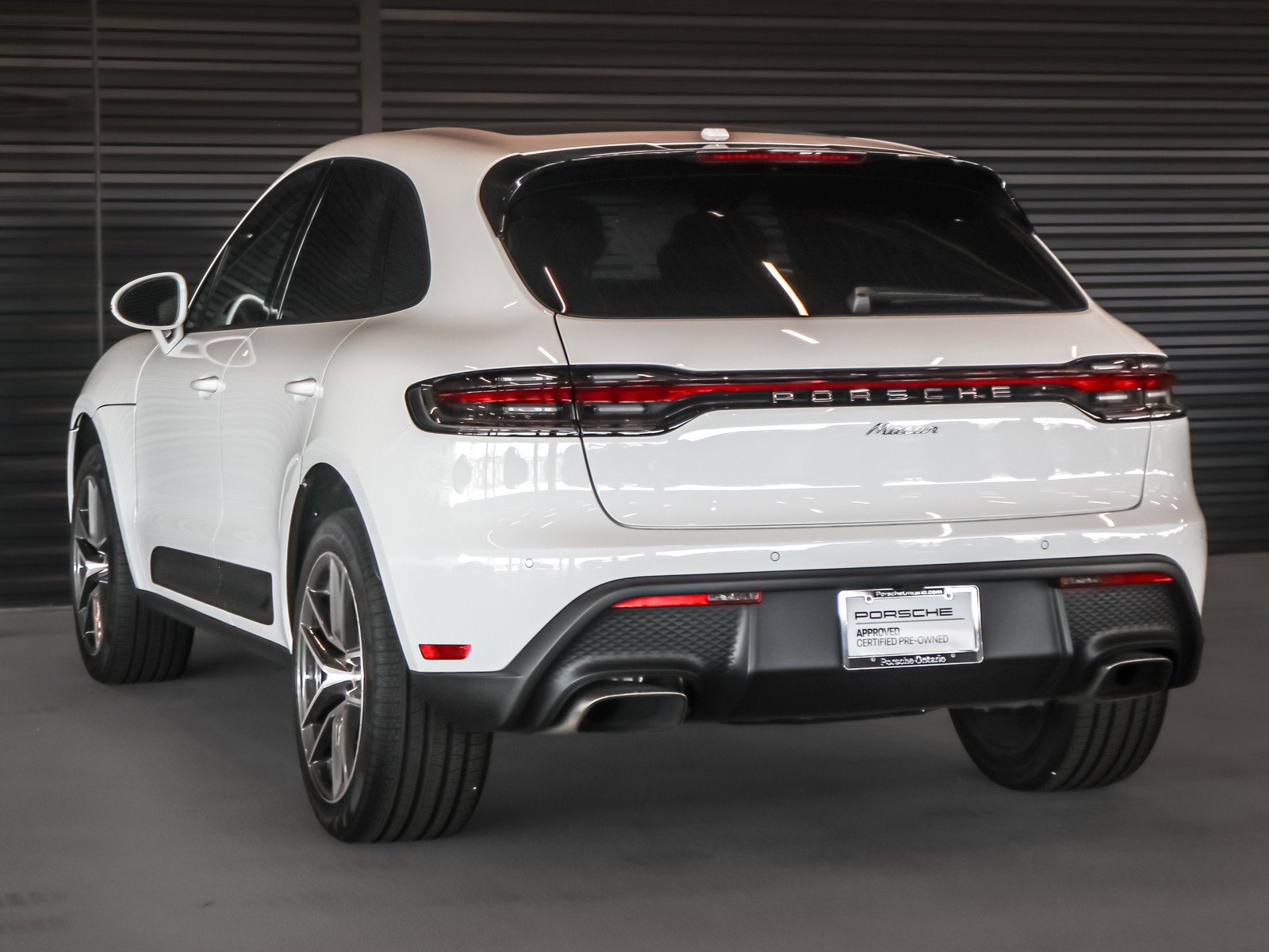 Used 2026 Porsche Macan AWD/4WD image 3