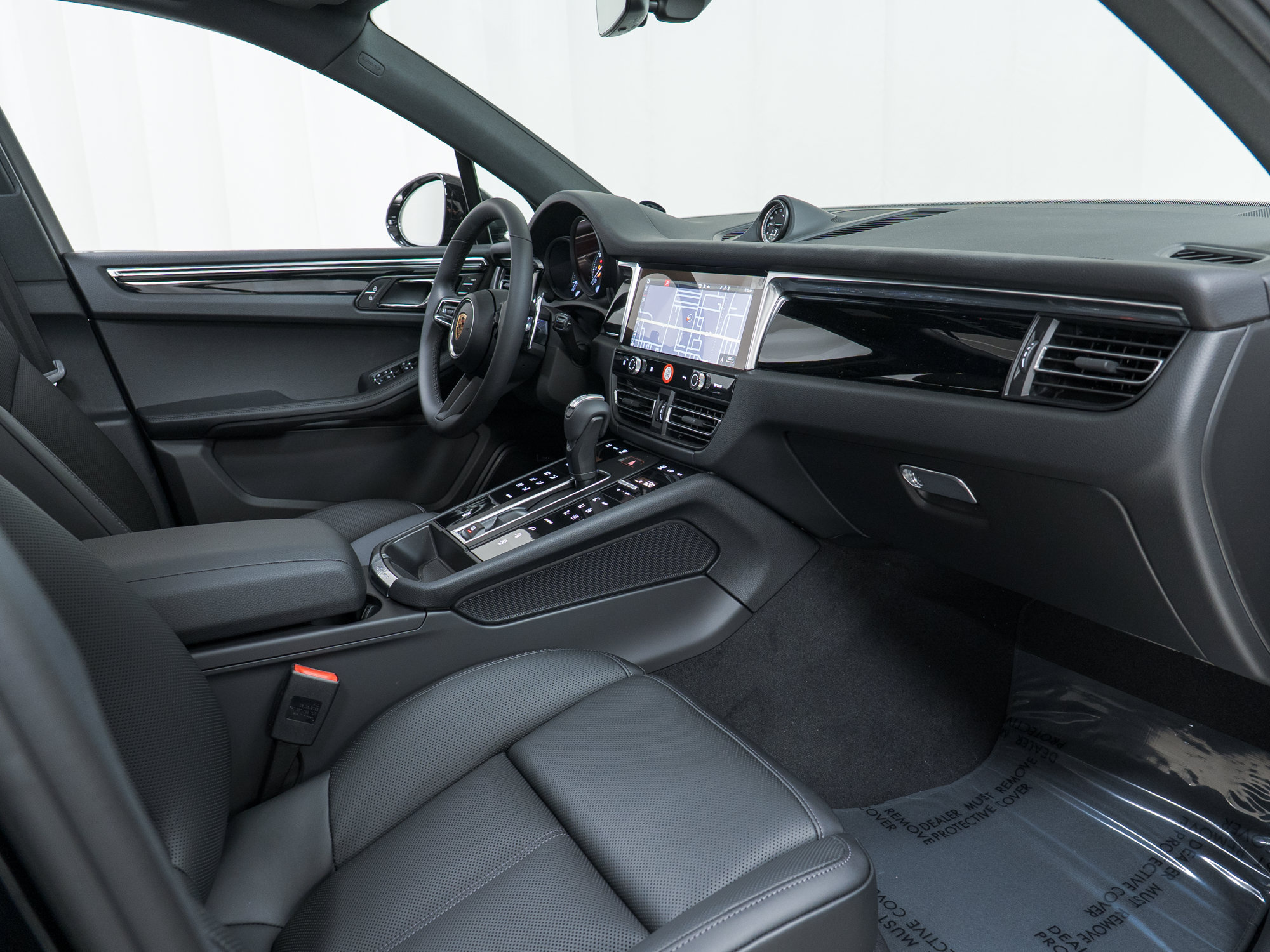 Used 2026 Porsche Macan AWD/4WD image 24
