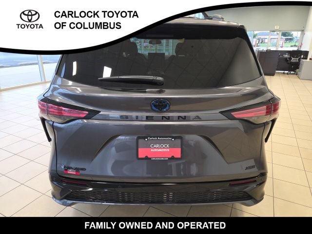 Used 2025 Toyota Sienna XSE w/ XSE Plus Package AWD/4WD image 8