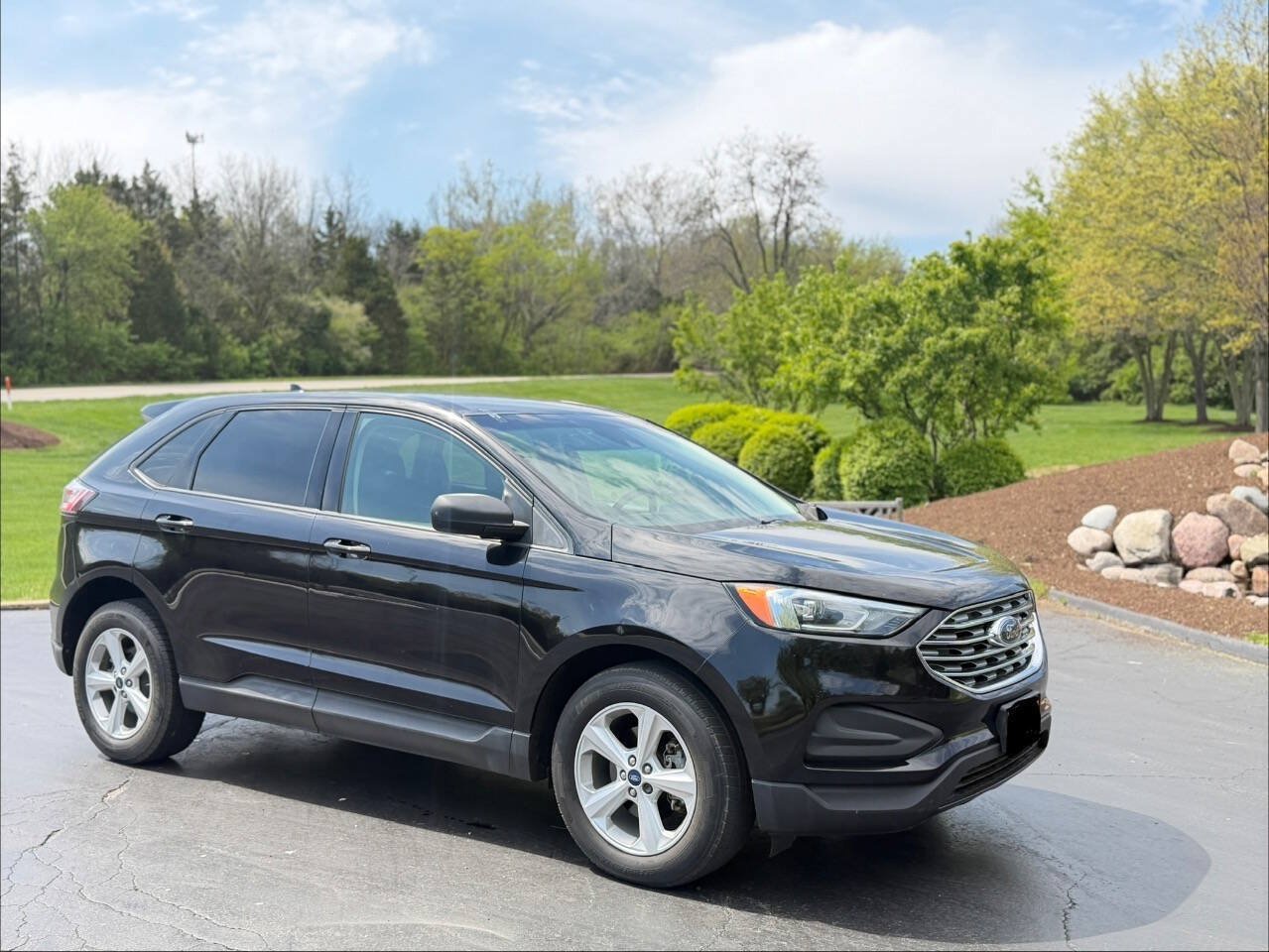 Used 2019 Ford Edge SE FWD image 1
