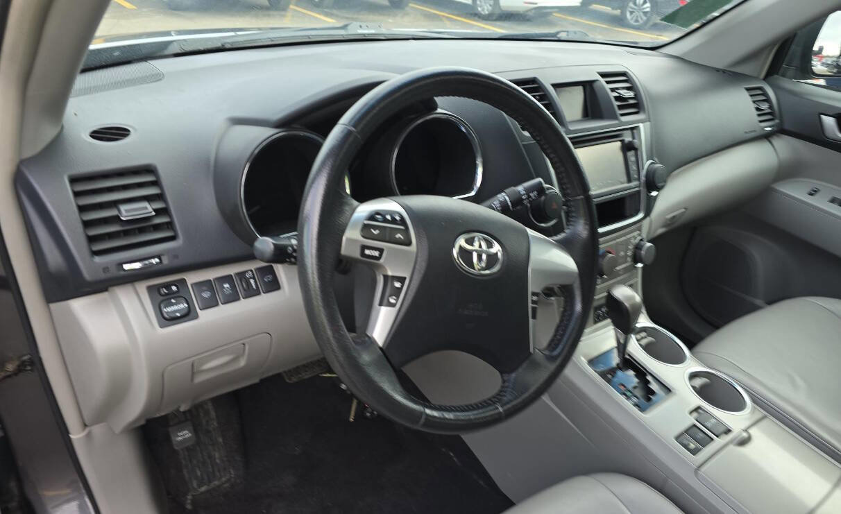 Used 2013 Toyota Highlander SE image 9