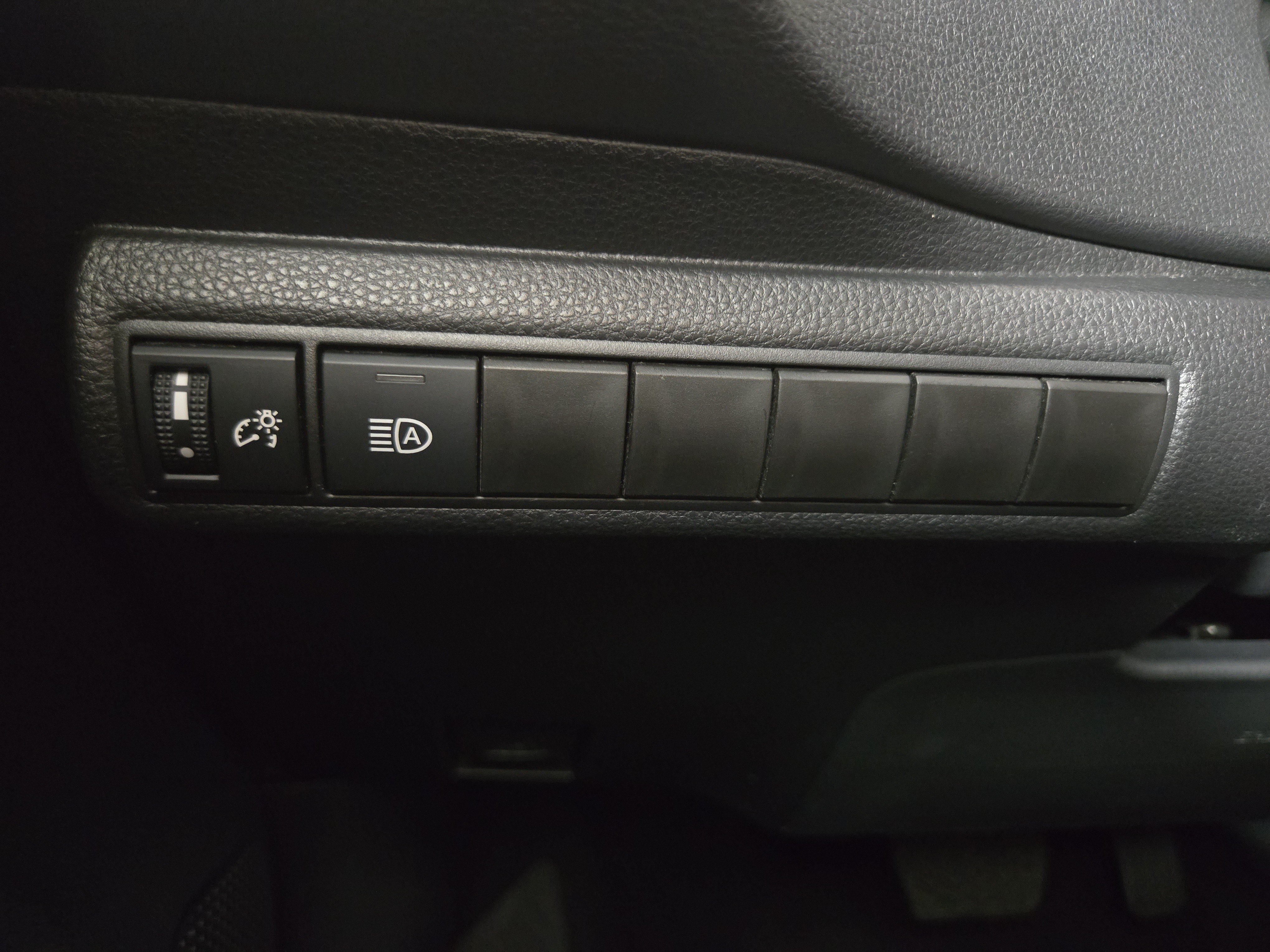 Used 2025 Toyota Corolla LE FWD image 24