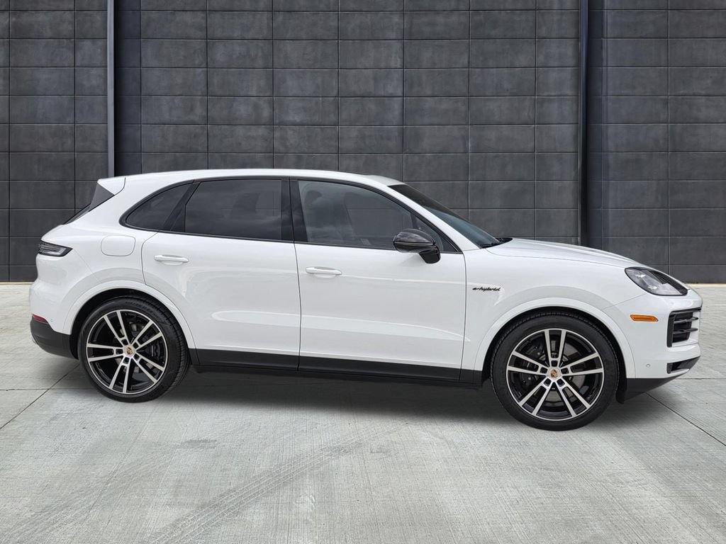 Certified 2025 Porsche Cayenne E-Hybrid AWD/4WD image 7