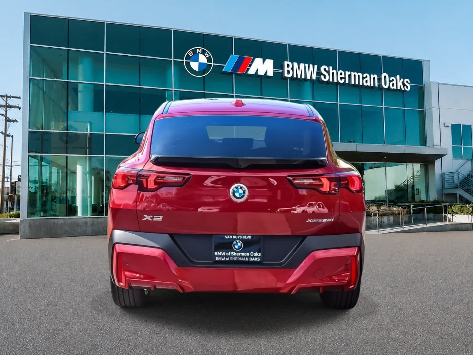 Used 2025 BMW X2 xDrive28i AWD/4WD image 5