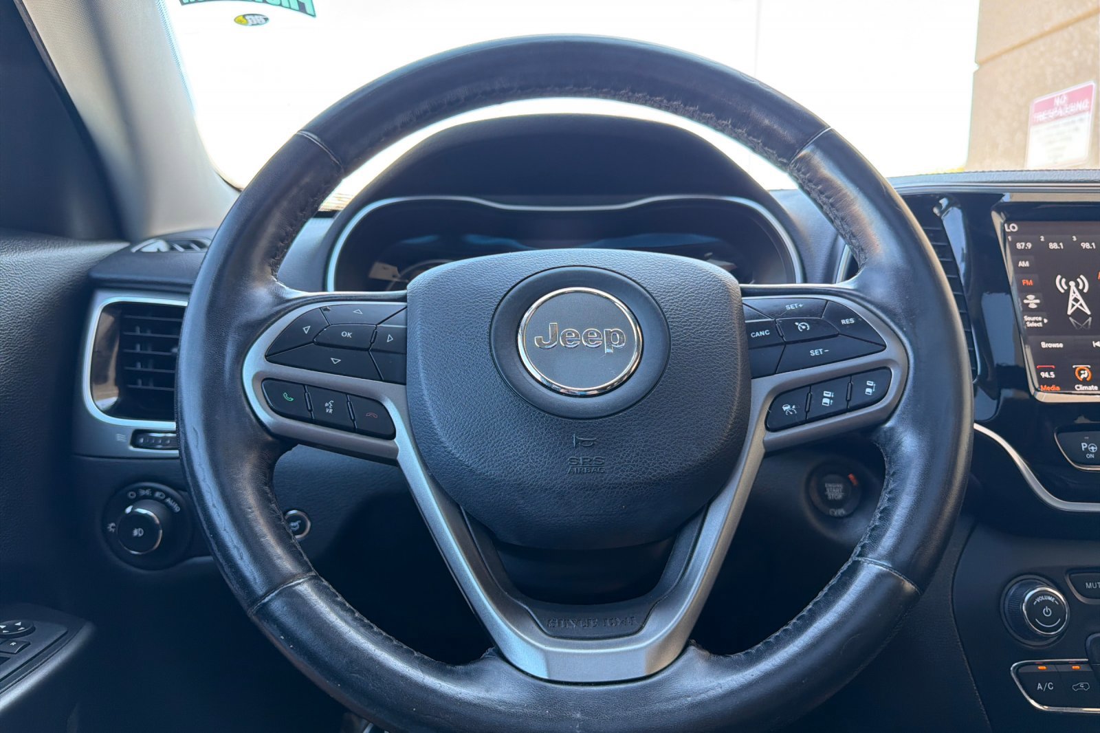 Used 2020 Jeep Cherokee Limited w/ Technology Group image 24