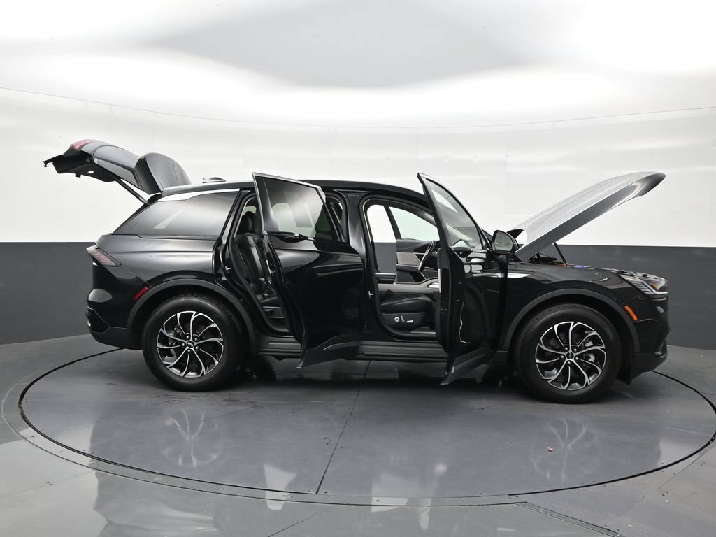 Used 2025 Lincoln Nautilus Premier AWD/4WD image 31