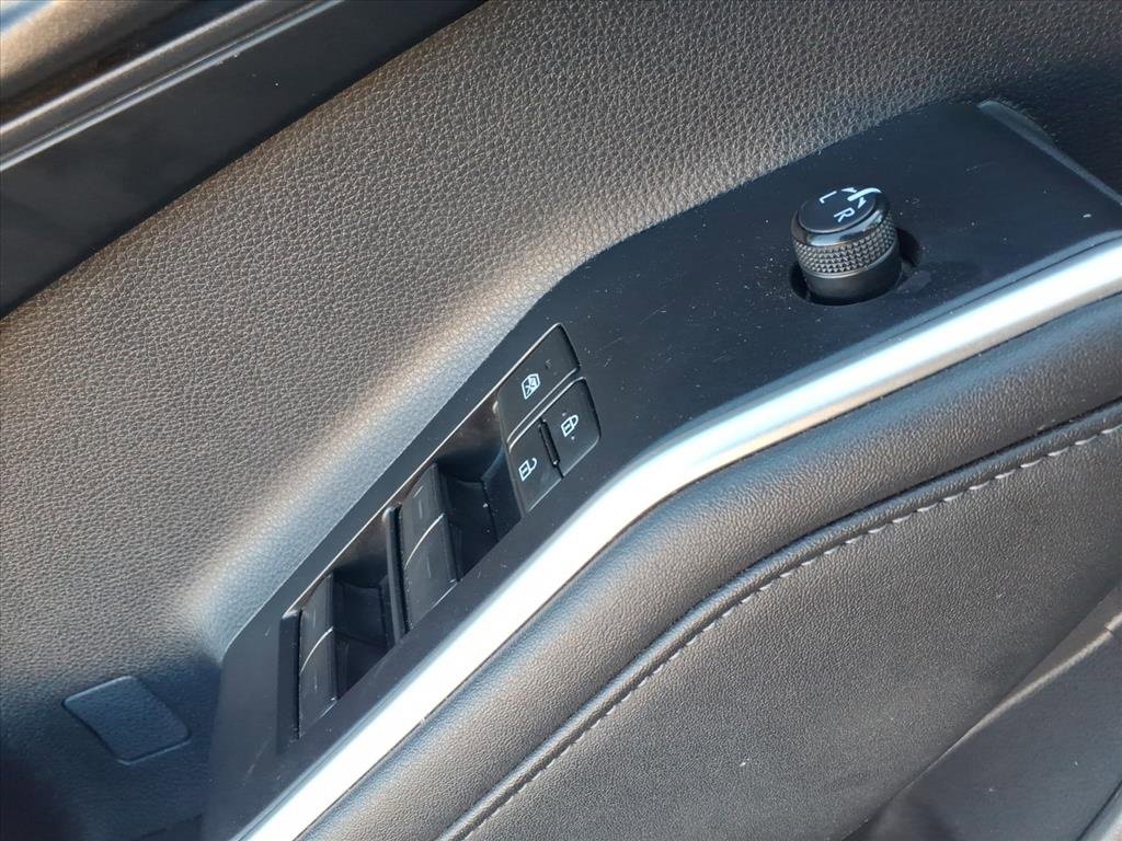 Used 2023 Toyota Highlander L image 17