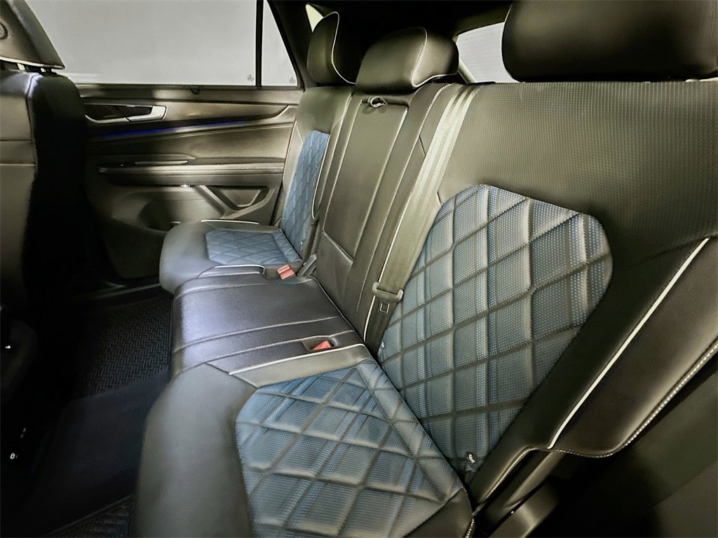 Used 2024 Volkswagen Atlas Cross Sport SEL Premium R-Line image 5