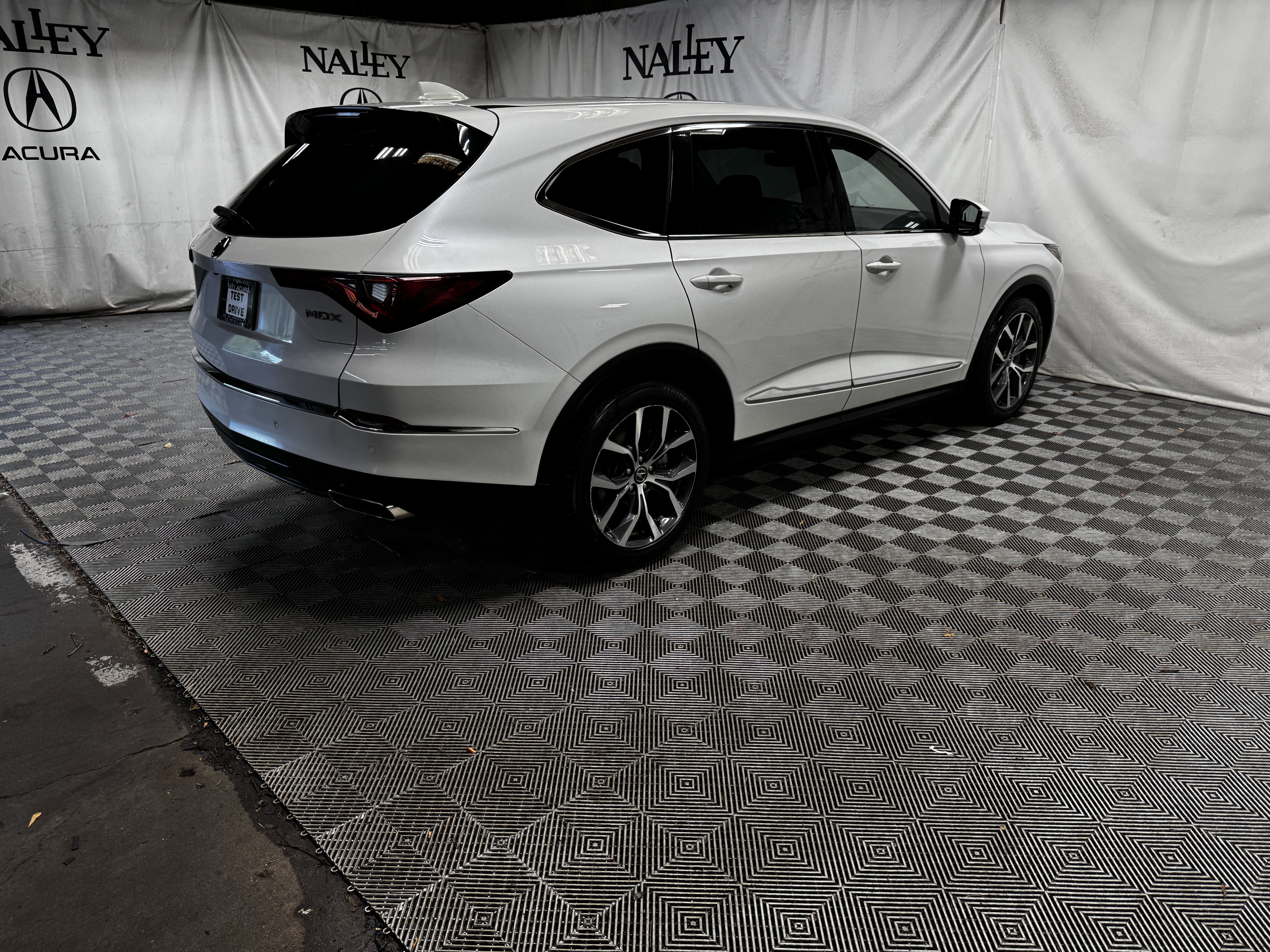 Used 2022 Acura MDX w/ Technology Package FWD image 5