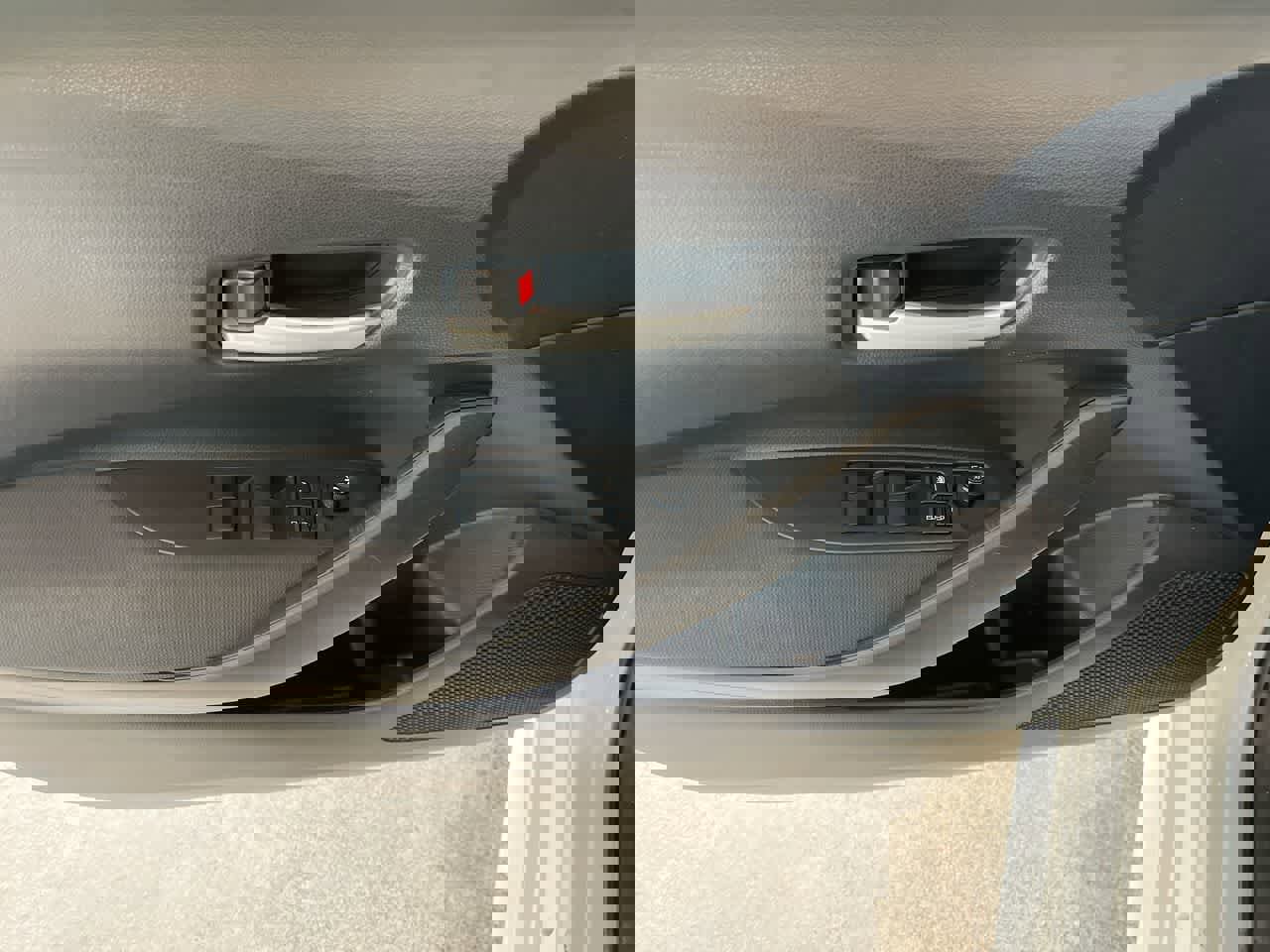 Used 2021 Toyota Corolla LE image 13