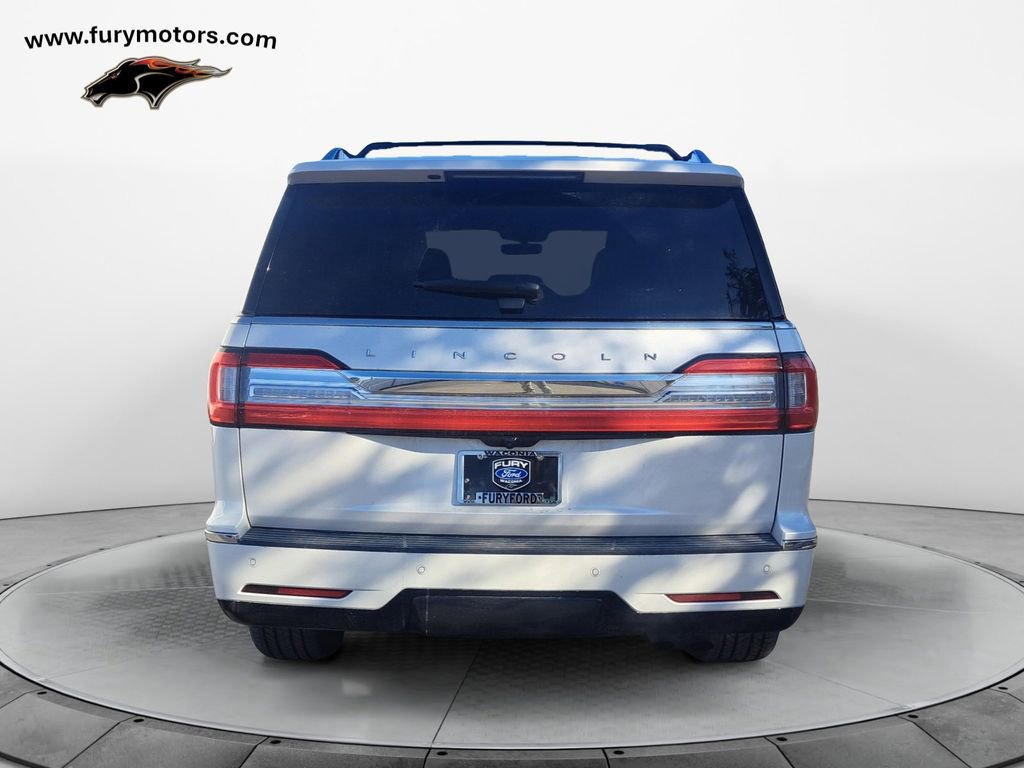 Used 2019 Lincoln Navigator Reserve image 4