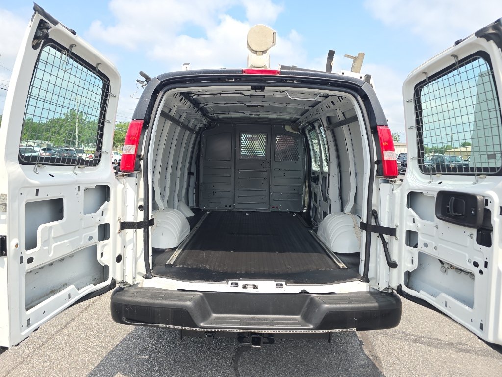Used 2015 Chevrolet Express 2500 RWD image 10